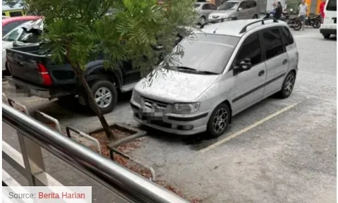 Chiếc ô tô đóng kín đỗ lâu không di chuyển khiến người dân nghi ngờ, nhìn qua cửa kính thì phát hiện điều đáng sợ