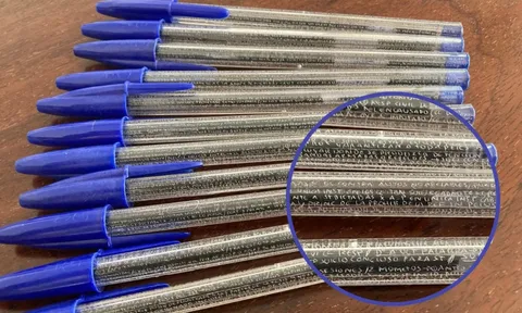 Dọn dẹp phòng làm việc, nữ giáo sư tìm thấy 11 chiếc bút của sinh viên luật và phát hiện bí mật động trời