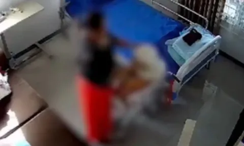 Thấy mẹ già 78 tuổi liên tục xuất hiện vết thâm tím trên người, con trai kiểm tra camera rồi đau đớn phát hiện sự thật