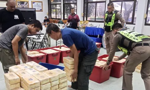 Được hứa trả hơn 300 triệu đồng nếu giao "hàng" thành công, 4 nghi phạm bị bắt khi chưa kịp hoàn tất phi vụ vận chuyển 7,6 triệu viên ma túy