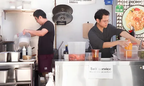 Bỏ việc lương 203 triệu đồng/tháng để đi bán hàng rong, chàng trai nói lý do khiến nhiều người bất ngờ