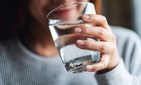 Không phải đồ uống đắt tiền, chuyên gia tiết lộ lựa chọn đơn giản giúp hỗ trợ sức khỏe thận
