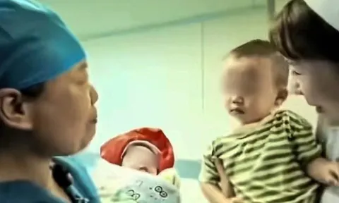 Mất đi người con duy nhất, người phụ nữ sinh con trai ở tuổi 58 rồi tiếp tục đón con gái năm 60 tuổi