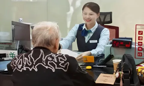 Nhận tin nhắn “thanh toán thẻ tín dụng”, người đàn ông bàng hoàng vì tài khoản tiết kiệm gần 679 triệu đồng bị "vét sạch"
