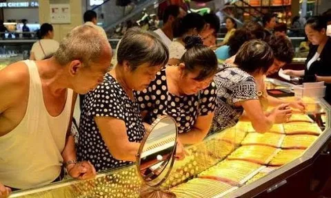 Cất 5 cây vàng trong két gần 10 năm, người phụ nữ bán đi rồi lãi đậm hơn nửa tỷ đồng nhưng đêm nào cũng trằn trọc, “mất ăn mất ngủ” chỉ vì lý do này