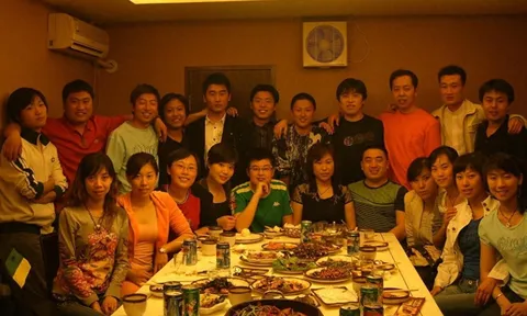 Nhóm 10 người họp lớp ăn hết 4,7 triệu đồng, nhưng đến lúc thanh toán chỉ còn 1 người ở lại: Diễn biến sau đó gây chú ý