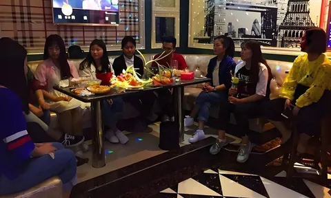 Đi họp lớp, không ai gọi nhưng hóa đơn lại xuất hiện chai rượu hơn 30 triệu đồng: Camera hé lộ "thủ phạm"