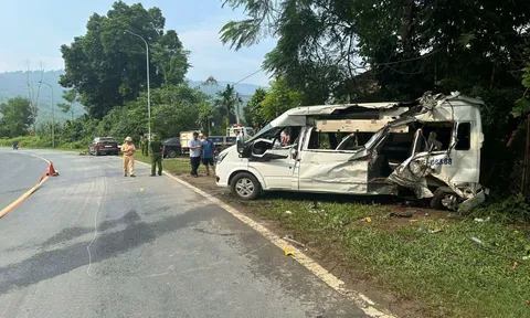 2 người tử vong sau cú va chạm giữa xe đầu kéo và ô tô khách 16 chỗ ở Phú Thọ: Lộ nguyên nhân ban đầu