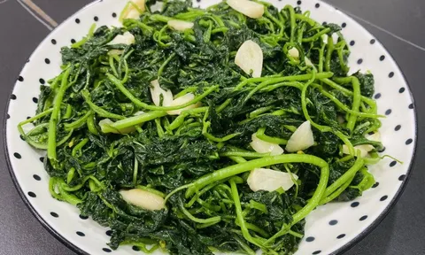 Từng mọc hoang ven đường, bờ ruộng, thứ rau nhiều người nhổ bỏ không thương tiếc nay thành đặc sản giá tới 70.000 đồng/kg