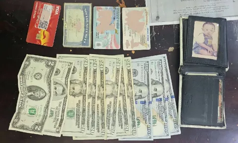 Nhặt ve chai phát hiện chiếc ví có gần 400 USD, danh tính chủ nhân được công an xác minh
