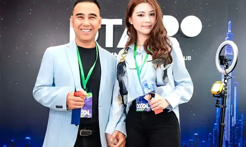 Con gái út MC Quyền Linh vừa tròn 18 tuổi đã cao hơn bố, nam MC đứng cạnh ái nữ liền hài hước gọi là “em gái”