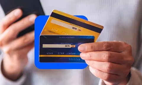 Cụ ông 71 tuổi sống trong nhà hoang, nhặt rác suốt 21 năm, đến khi được trao thẻ ngân hàng mới biết mình có hơn 1,6 tỷ