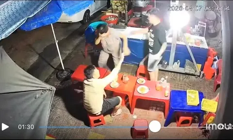 Vụ thanh niên hành hung, chửi bới cụ bà trong quán ăn đêm ở Gia Lai: Camera ghi lại hình ảnh phẫn nộ, công an vào cuộc