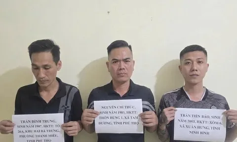 Nữ tiếp viên 17 tuổi bị 3 gã đàn ông kéo vào căn phòng Vip 03