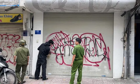 Mang theo 8 bình sơn đi giữa đêm, thanh niên bị công an phát hiện khi đang định tiếp tục “thỏa mãn sở thích cá nhân”