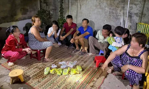 Bắt quả tang Nguyễn Thị Kiều Tiên cùng 7 đối tượng làm "chuyện động trời" ở Đồng Tháp, công an thu giữ hàng chục triệu đồng