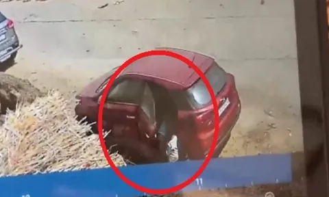 Chui vào ô tô đậu bên đường chơi đùa, 2 bé gái tử vong vì ngạt thở