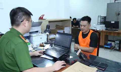 Triệt phá đường dây phát lậu bóng đá "Bún Chả TV", hé lộ mức lương "khủng" lên tới 70 triệu đồng/tháng của bình luận viên