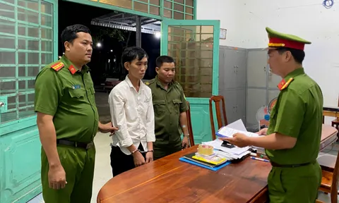 Từ "bí mật động trời" trong túi quần, Nguyễn Văn Hậu sa lưới