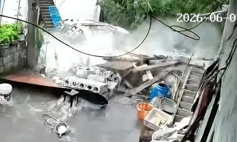 Nhà vệ sinh bất ngờ đổ sập, người phụ nữ bước ra từ đống đổ nát khiến ai cũng bàng hoàng