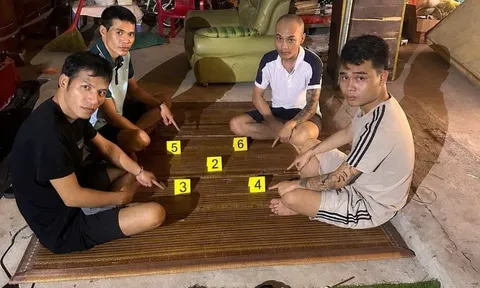 Bắt quả tang 4 gã đàn ông "làm điều mờ ám" trong căn nhà ở Hưng Yên