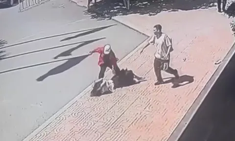Vụ clip shipper kéo tóc, hành hung nữ khách hàng khi giao đồ ăn ở Hà Nội: Nhân chứng tiết lộ gì?