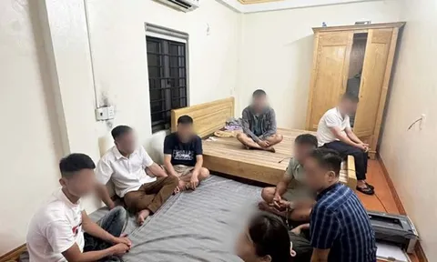 Bắt quả tang 7 gã đàn ông "làm điều mờ ám" trong căn phòng 500 VIP, thu giữ hàng chục triệu đồng tại hiện trường