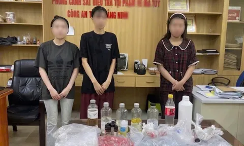 "Nữ quái" cùng 3 thiếu nữ "xinh đẹp" vừa bị công an bắt giữ là ai?