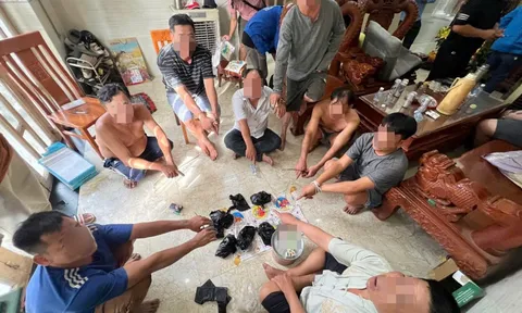 Công an bắt quả tang 8 người đàn ông làm "chuyện động trời" trong căn nhà ở Đồng Nai