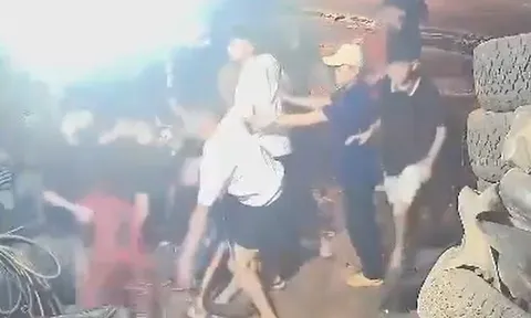 Nhắc nhóm hát karaoke gây ồn, nam thanh niên bị hơn 10 người đánh "hội đồng" phải nhập viện