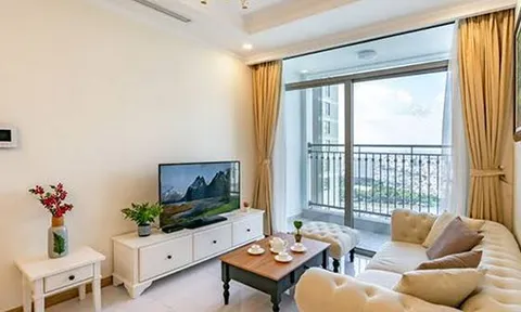 Vừa nhận nhà mới, chồng đưa bố mẹ một bộ chìa khóa khiến tôi chết lặng: “Nhà của con trai, bố mẹ giữ chìa khóa thì có gì sai?”