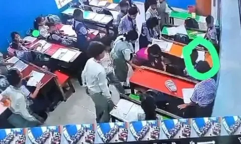 Đang vui vẻ trong lớp, bé gái lớp 2 bất ngờ gục xuống ghế rồi tử vong : Camera trong lớp học hé lộ giây phút cuối