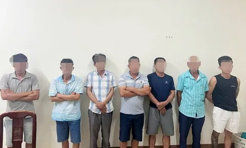 Danh tính 8 người đàn ông vừa bị bắt quả tang "làm điều mờ ám" tại căn nhà ở Hà Tĩnh lúc nửa đêm