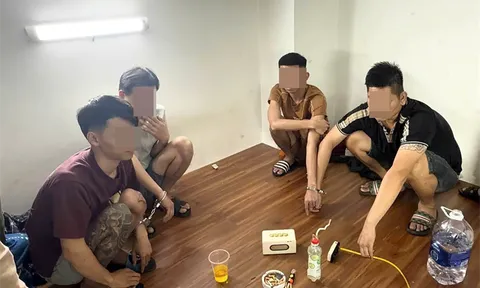 Bắt quả tang 4 thanh niên làm "điều mờ ám" trong phòng trọ lúc nửa đêm, hiện trường có gì?