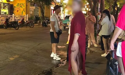 Du khách nước ngoài mặc áo dài phối bikini ở Hội An gây tranh cãi, cơ quan chức năng vào cuộc xác minh
