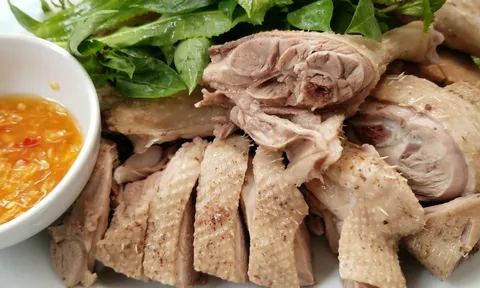 Luộc vịt đừng chỉ dùng nước lã: Thêm thứ này vào sẽ hết sạch mùi hôi, thịt ngọt lịm thơm ngon