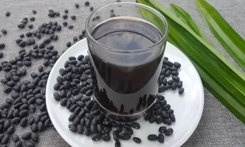 Người mắc 1 trong 5 bệnh này không được uống nước đỗ đen rang