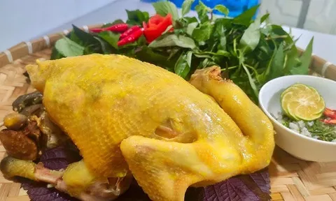 Mẹo luộc gà không cần nước, gà ngọt lịm, thơm phức lại không bị đỏ xương