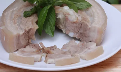 Mẹo luộc thịt lợn thơm ngon, trắng tinh, không khô bã