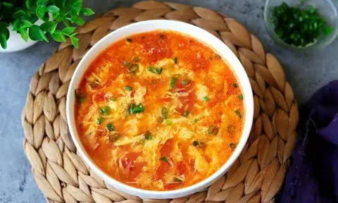Cách nấu canh trứng cà chua ngọt dịu, không tanh, nổi vân mây cực đẹp