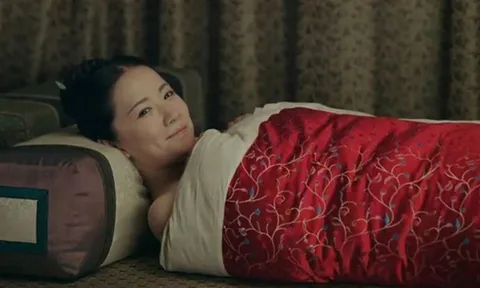 Cổ nhân nói: "Nằm không nằm ngửa, ngồi không dạng chân", có nghĩa là gì?