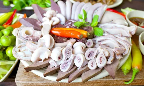 Cho thứ này vào rửa, lòng lợn hết sạch mùi hôi, luộc lên trắng giòn sần sật