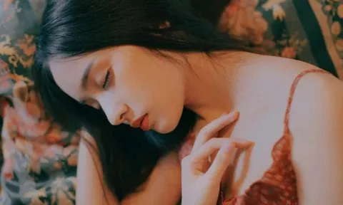 Phụ nữ làm 3 việc này trước giờ đi ngủ rất dễ có quan hệ "ngoài luồng"