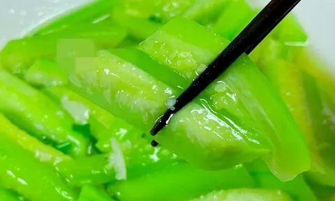 Xào mướp thâm đen nhìn đã chán, làm thêm bước này mướp xanh mướt, không chảy nước lại ngọt thơm