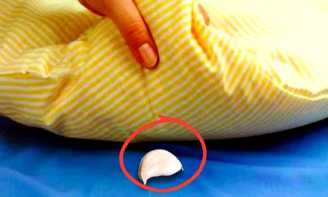 Tại sao nhiều người đặt một củ tỏi dưới gối khi đi ngủ?