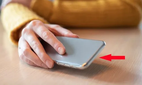 Người thông minh luôn úp điện thoại xuống bàn khi không sử dụng: Tại sao?