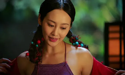Các cụ nói: "Đàn ông nhìn eo, đàn bà nhìn chân", có nghĩa là gì?