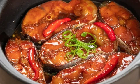 Kho cá dùng nước sôi hay nước lạnh thì không tanh?