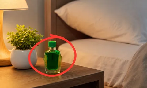 Tại sao nên để 1 lọ dầu gió ở đầu giường? Công dụng tuyệt vời ai biết cũng làm theo