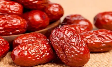 5 người tuyệt đối không nên ăn táo đỏ: Càng ăn càng hại
